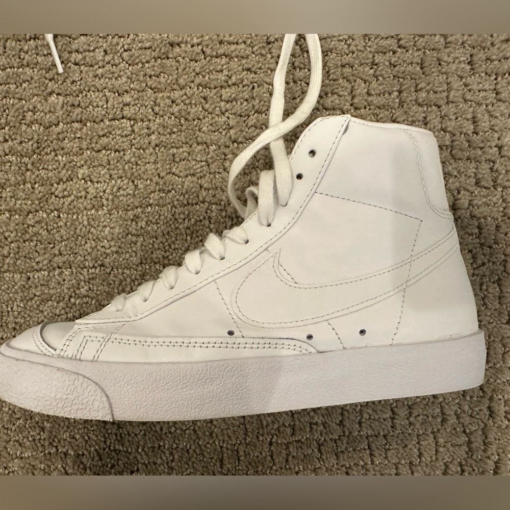 Nike Women’s Blazer Mid ‘77